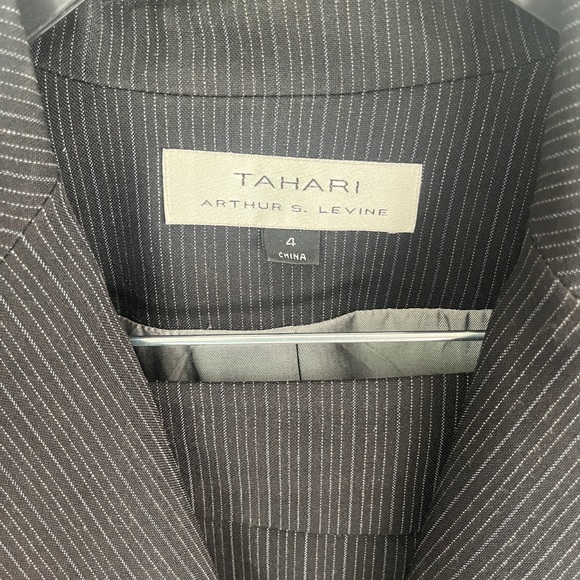 Tahari Women’s Black Pinstripe Skirt Suit | Size 4 | Perfect Condition - Picture 5 of 9